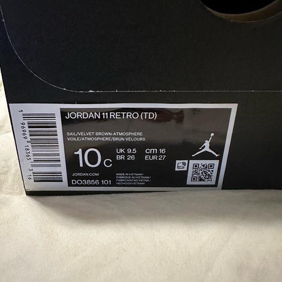 Toddler jordan 11 Neapolitan size 10 - Picture 3 of 9